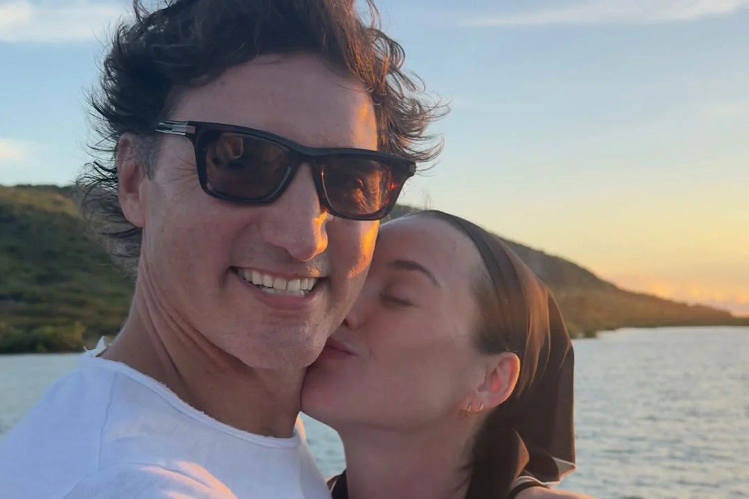 Katy Perry Kisses Boyfriend Justin Trudeau in Holidaze Photo Dump