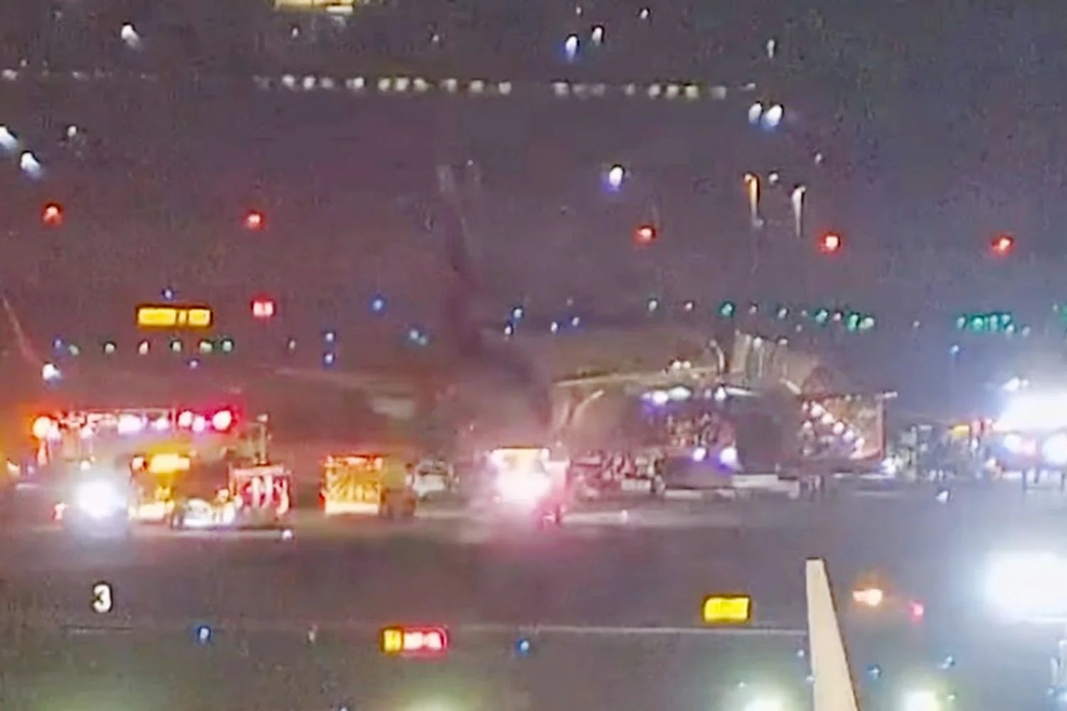 Tires of Boeing 767 Airplane Blow on Landing at Atlanta Airport