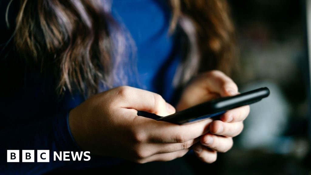 Biggest school in Highlands to become a no-phone zone